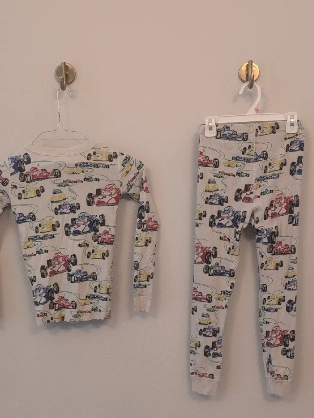 Hanna Andersson White Kids Pajama Set with Red Blue Yellow Racecar Print